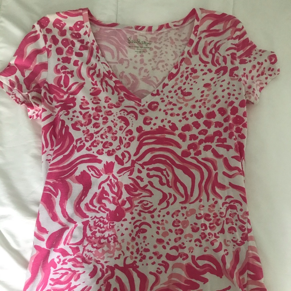 Iilly Pulitzer vneck top